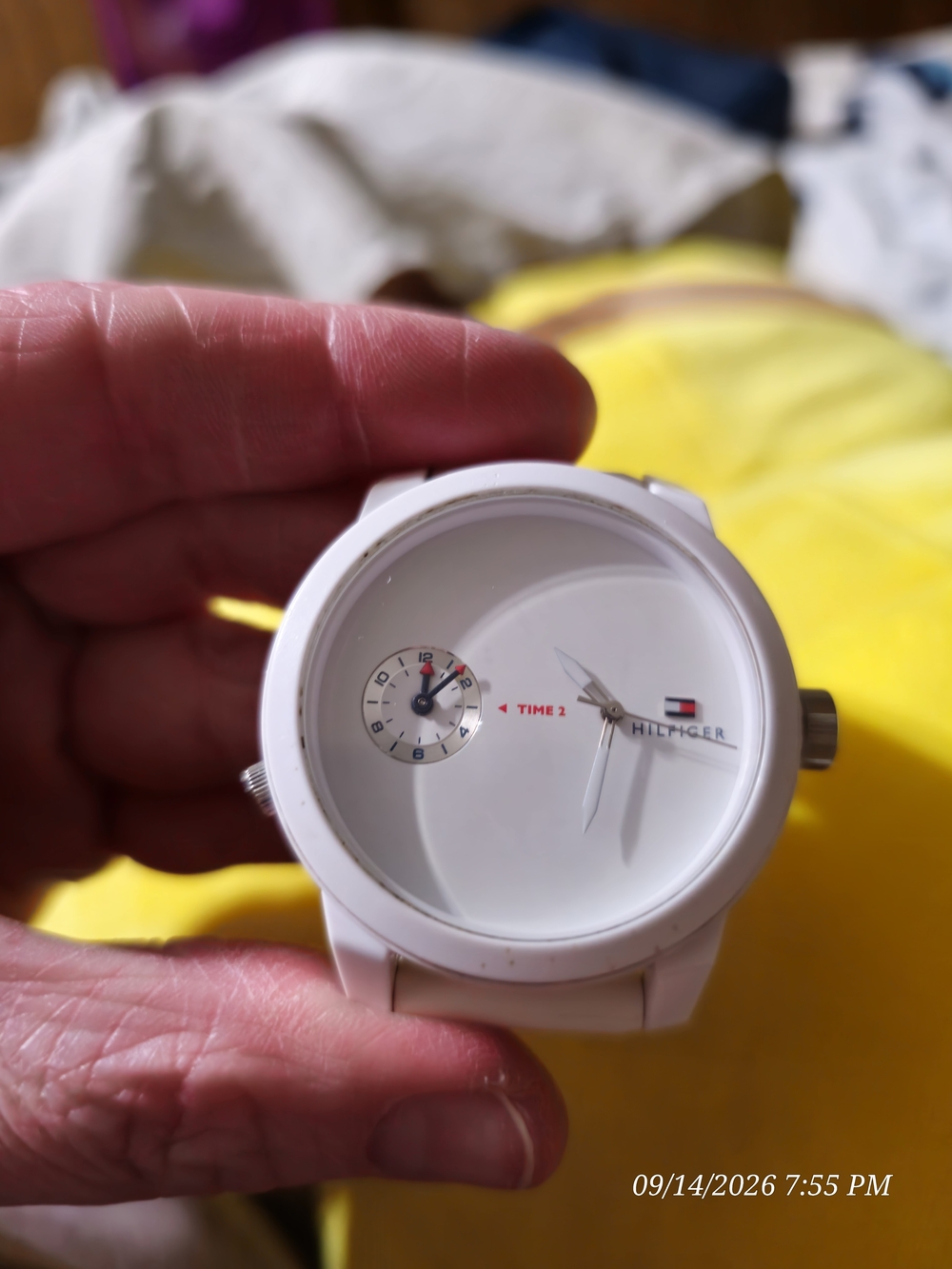 Tommy Hilfiger Classic! Cream Silicone Strap Women’s Watch Needs Battery.
